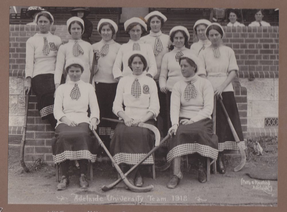 Intervarsity Women's Hockey Team, 1912