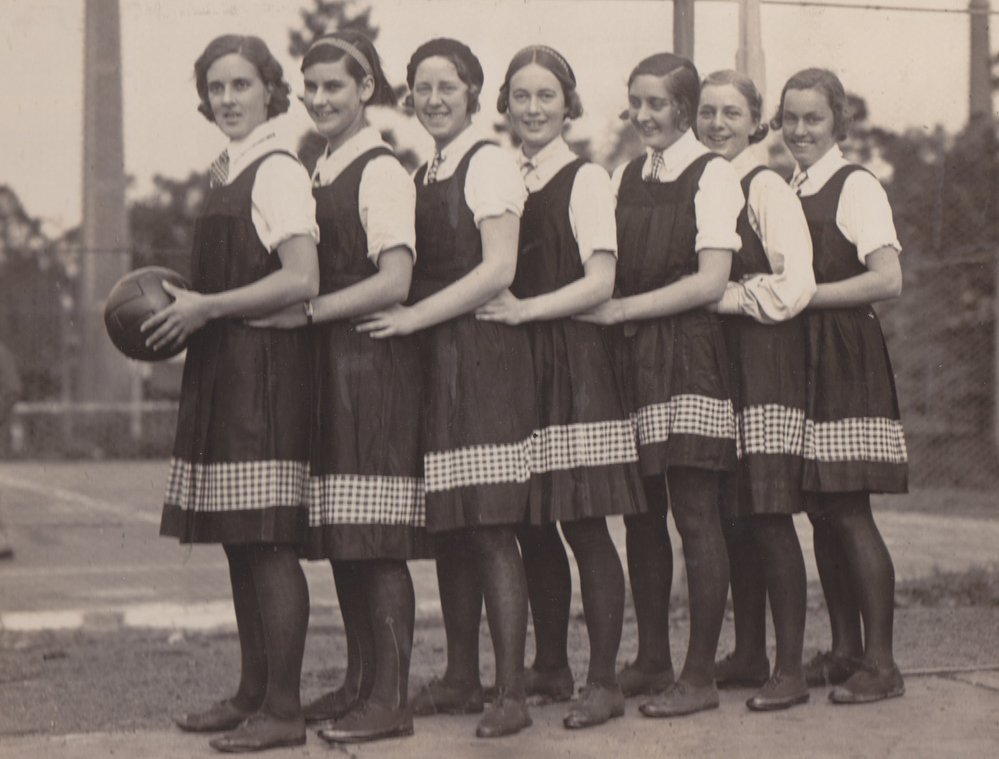 Intervarsity Women's Basketball Team, 1932