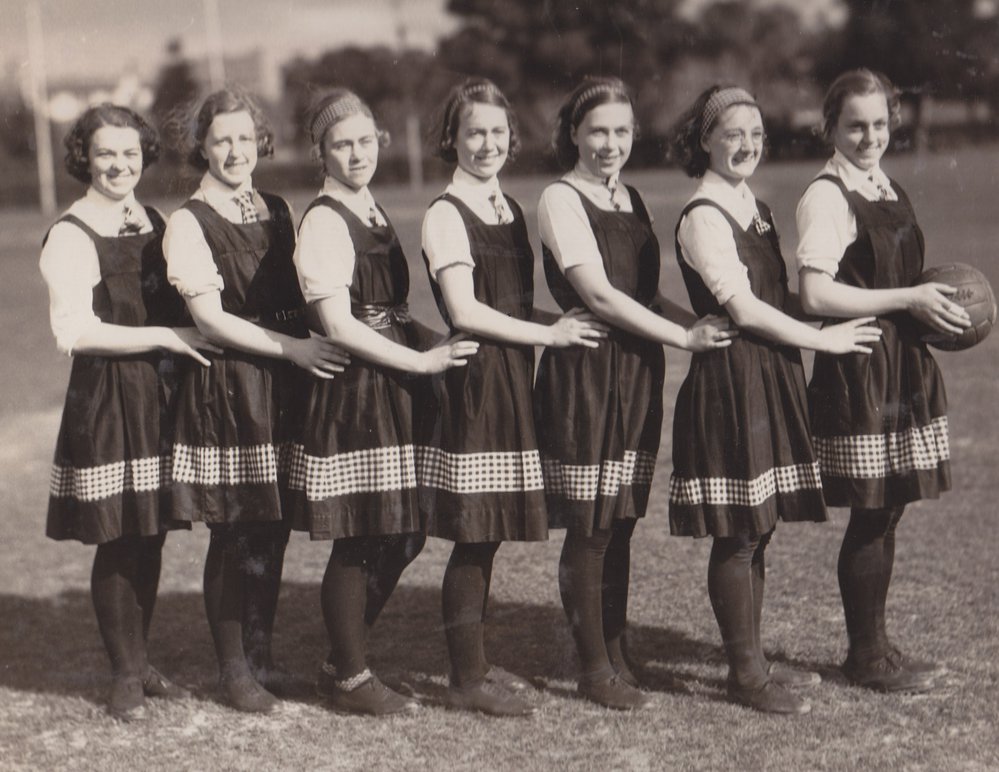 Intervarsity Women's Basketball Team, 1933