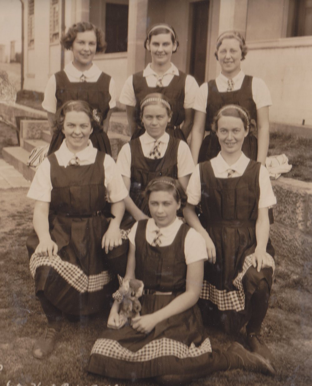 Intervarsity Women's Basketball Team, 1934