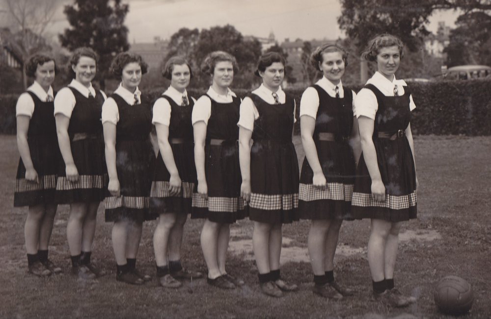 Intervarsity Women's Basketball Team, 1937