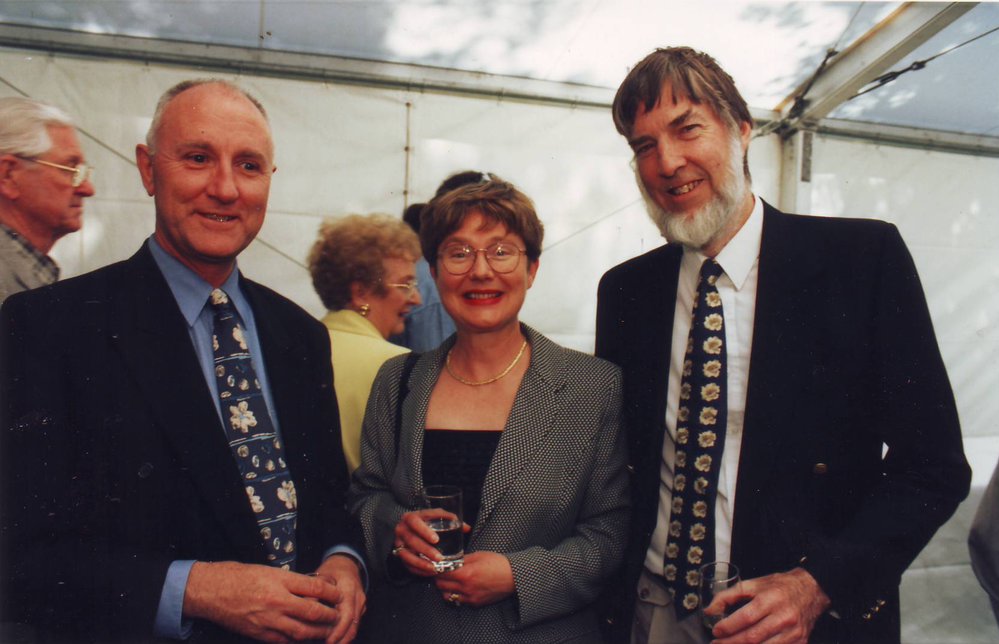 Mr John Edge, Ms Daina Shaw, Mr Shaw, 2001