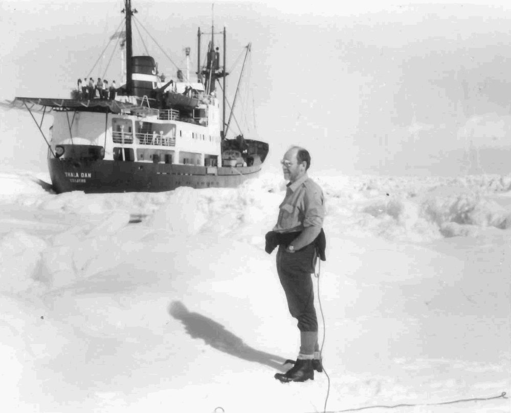 Dr Robin Oliver - Senior Lecturer Geology and Mineralogy, 1982