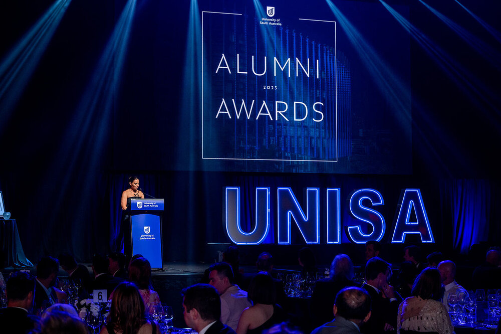 Alumni Awards keep offline