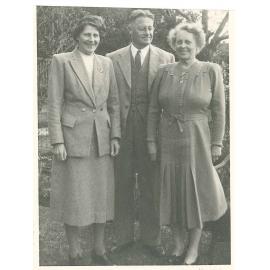 Howard Florey with sisters Hilda and Valetta, c1940s