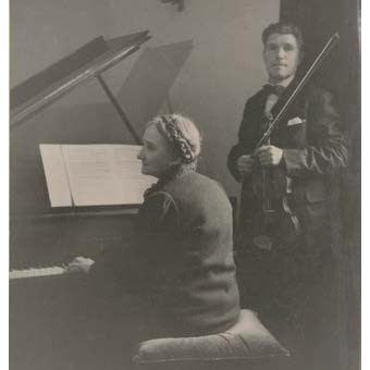 Vignette 92: Prodigious musician teaches her students to defy convention 