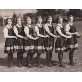 Intervarsity Women's Basketball Team, 1933