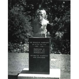 Douglas Mawson Bust, c1982