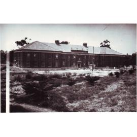 Johnson Laboratories, 1933